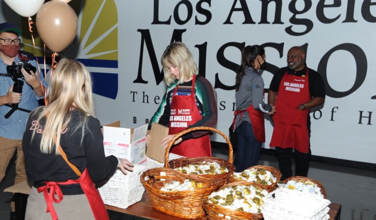 January Jones La Mission Thanksgiving Event West Hollywood (7 photos)