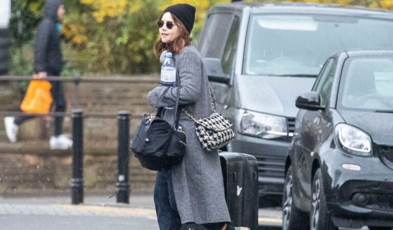 Jenna Louise Coleman Out About London (7 photos)