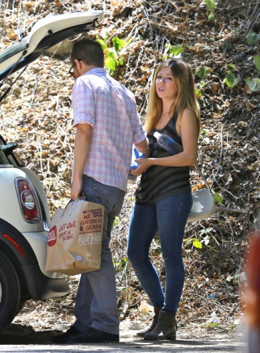 Jennette Mccurdy Out About Studio City