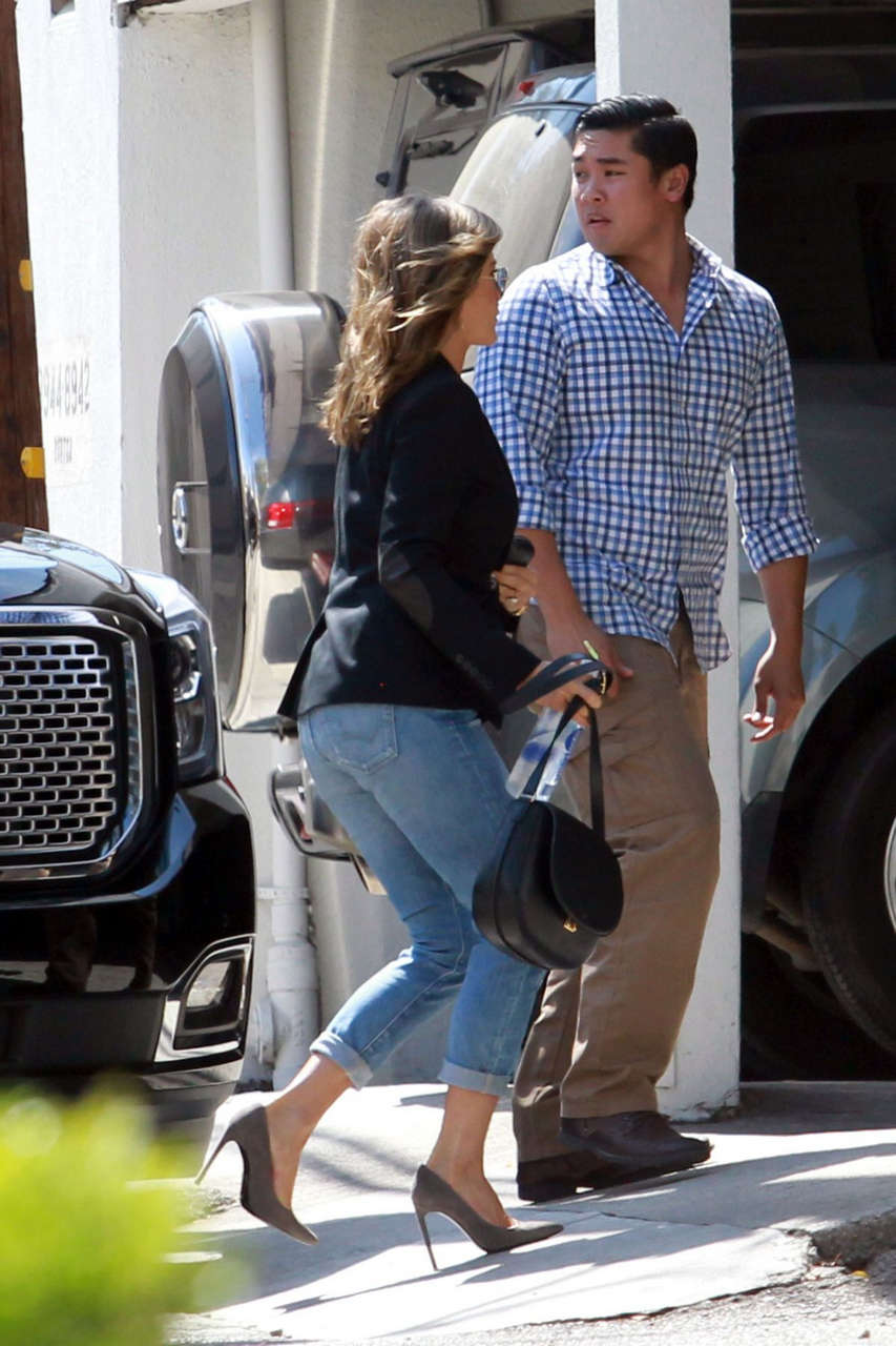 Jennifer Aniston Arrives Salon Beverly Hills