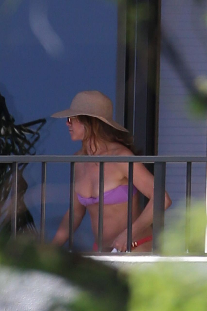 Jennifer Aniston Bikini Hawaii