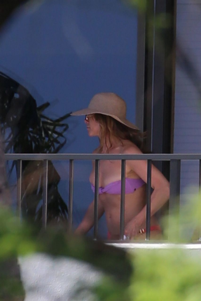 Jennifer Aniston Bikini Hawaii