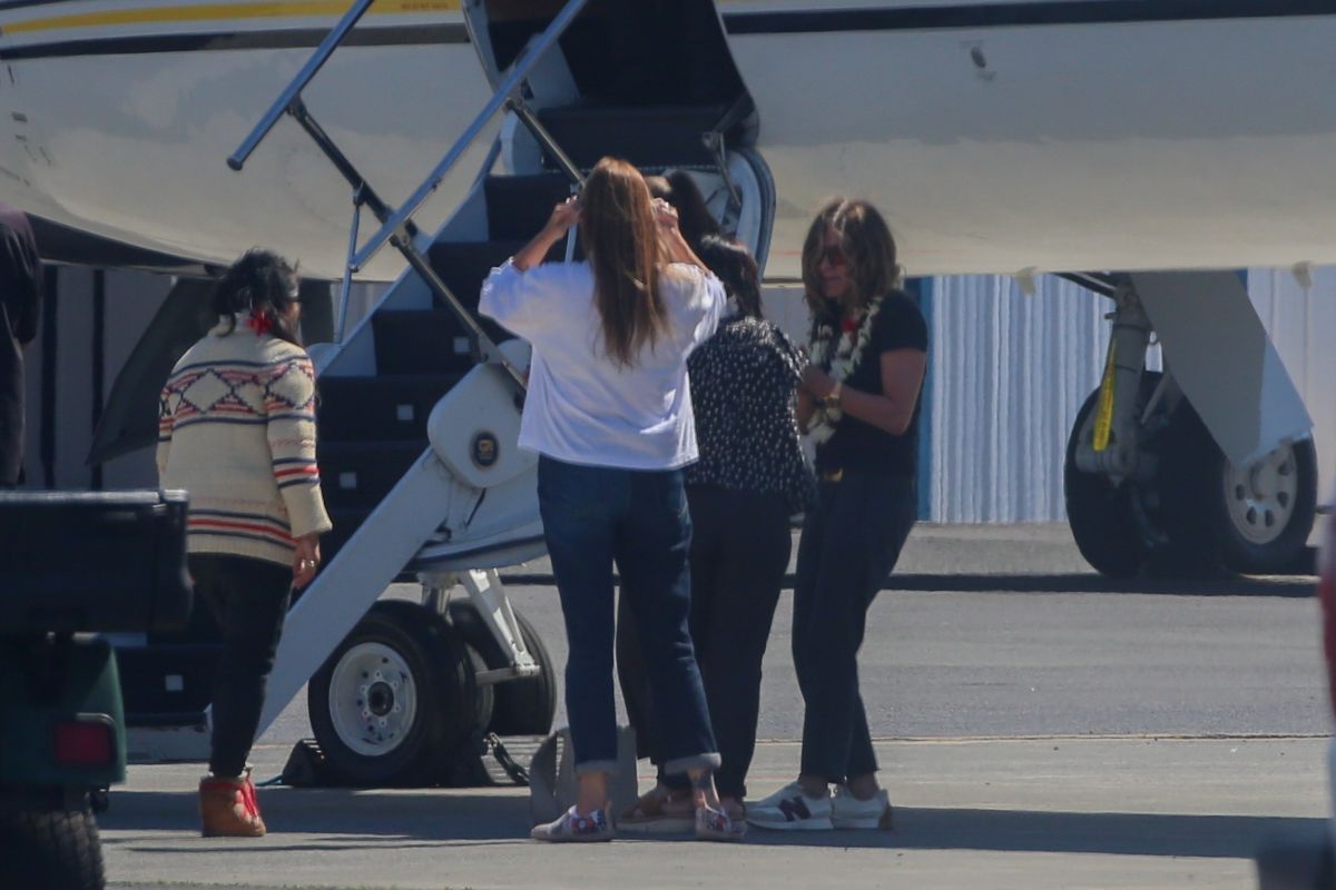 Jennifer Aniston Leaves Oahu