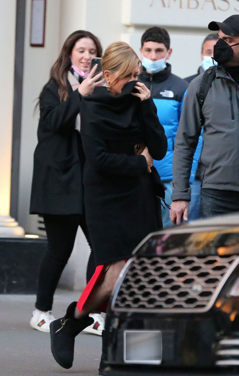 Jennifer Aniston On Set Of Murder Mystery 2 Paris