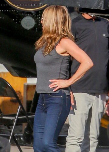 Jennifer Aniston On Set Of Murder Mystery 2 Waikiki