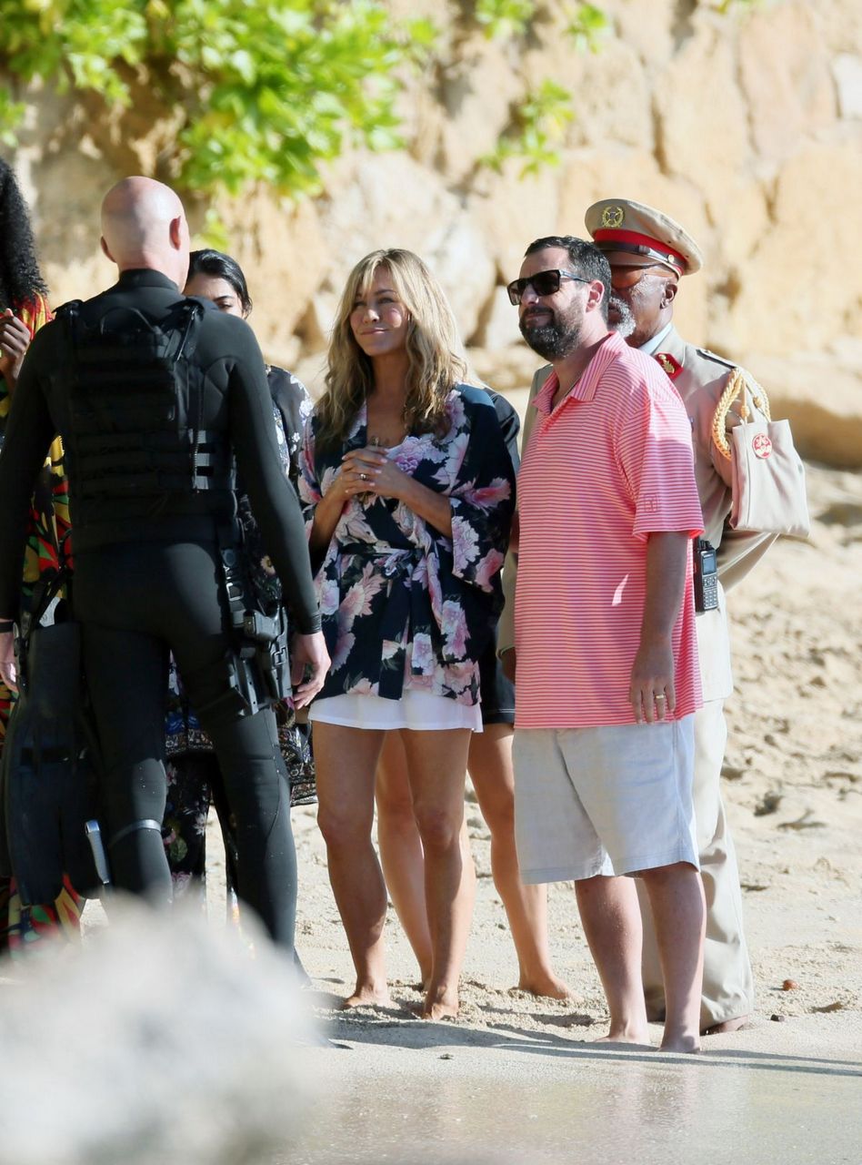 Jennifer Aniston On The Set Of Murder Mystery 2 Beach Hawaii