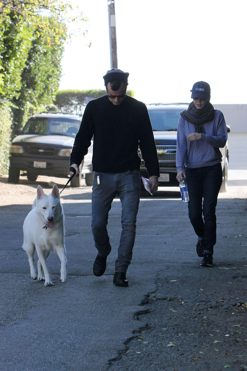 Jennifer Aniston Take Walk Beverly Hills