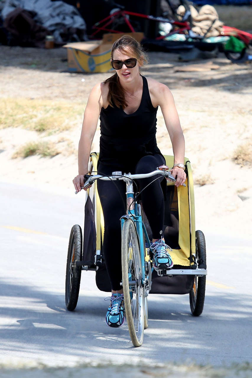 Jennifer Garner Bike Riding Venice Beach