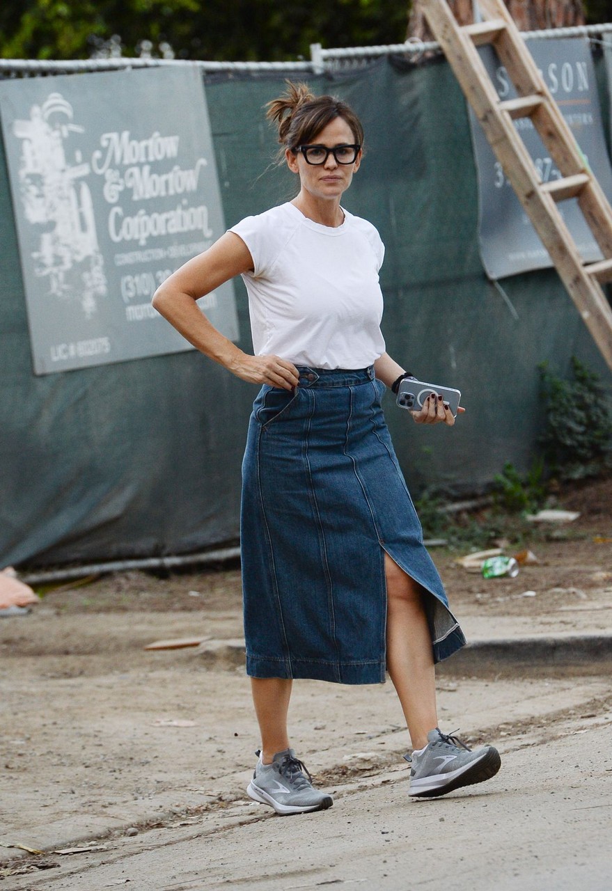 Jennifer Garner Checking Construction Her New Home Los Angeles