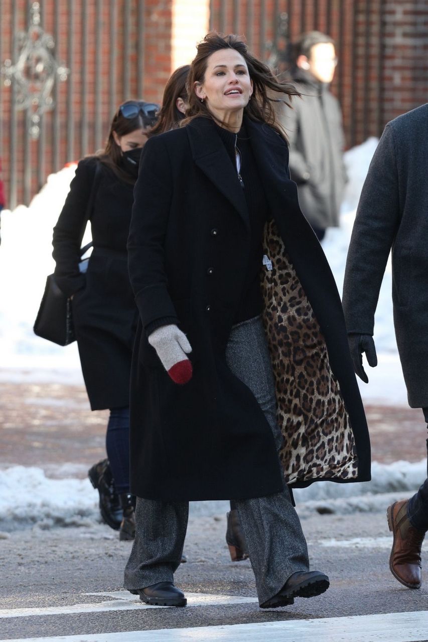 Jennifer Garner Getting Tour Of Harvard Campus Cambridge