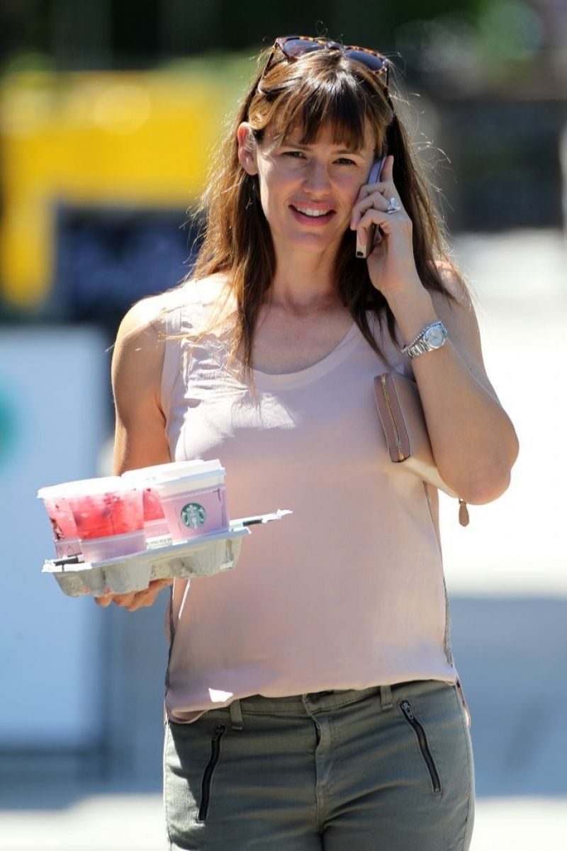Jennifer Garner Leaves Coffee Bean Los Angeles