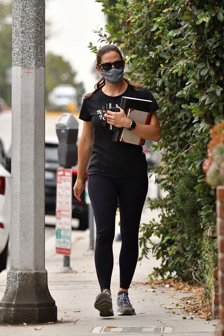 Jennifer Garner Leaves Gym Brentwood