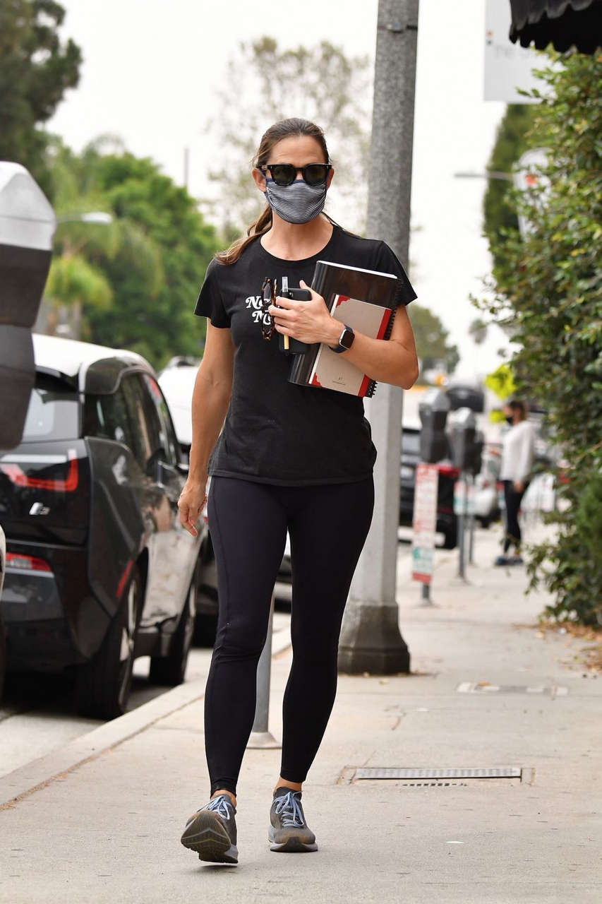 Jennifer Garner Leaves Gym Brentwood