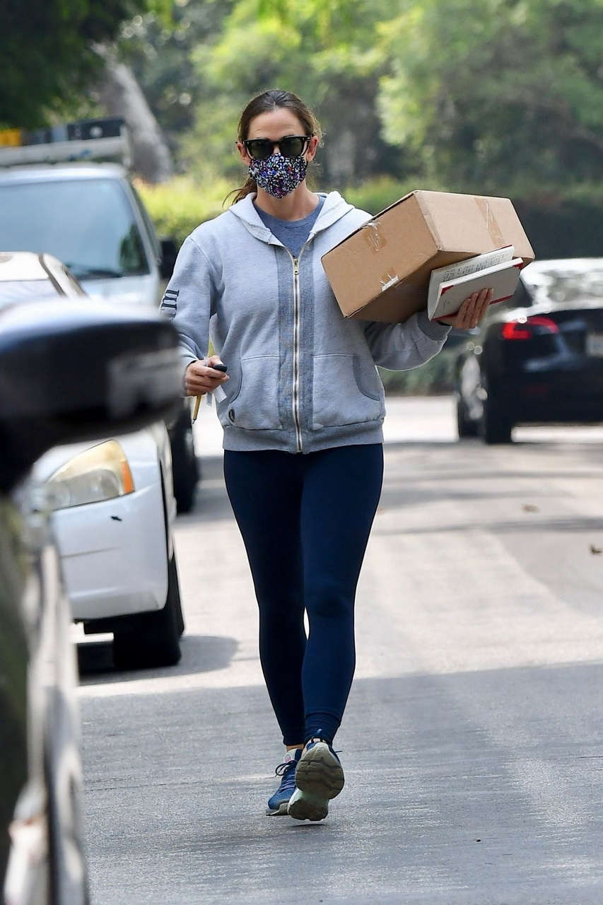 Jennifer Garner Leaves Post Office Brentwood