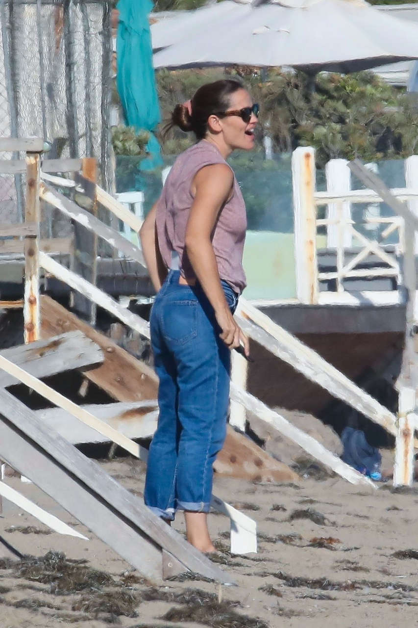 Jennifer Garner Out Beach Malbiu