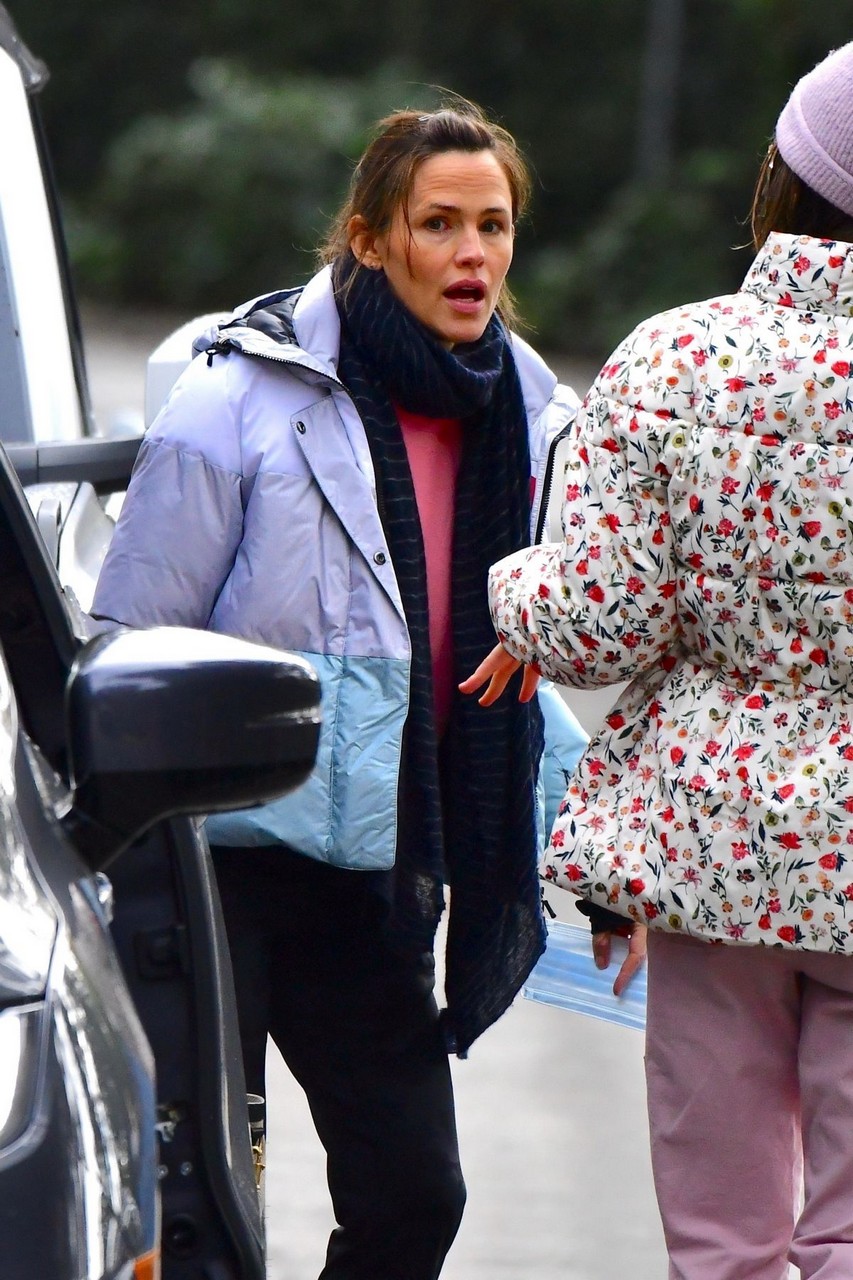 Jennifer Garner Out Brentwood