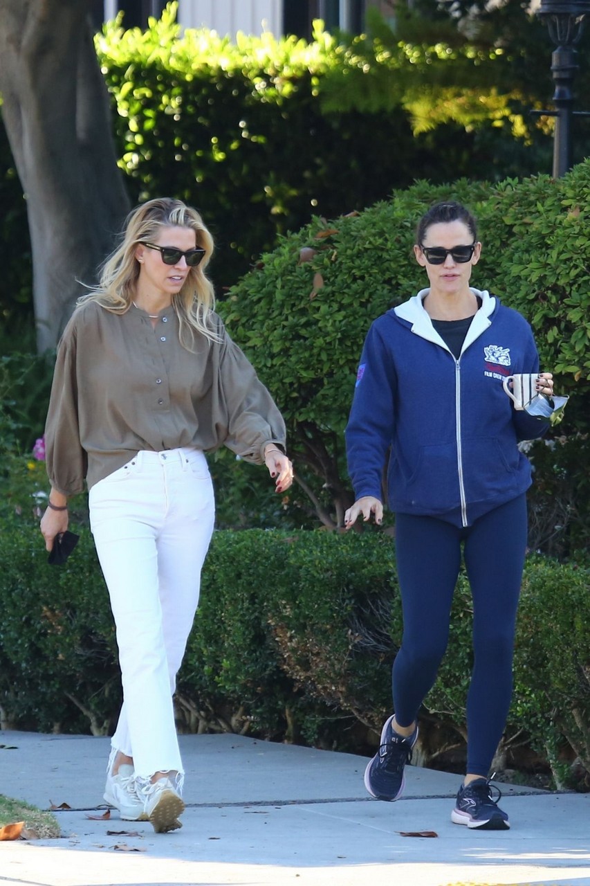 Jennifer Garner Out For Morning Walk With Friend Santa Monica
