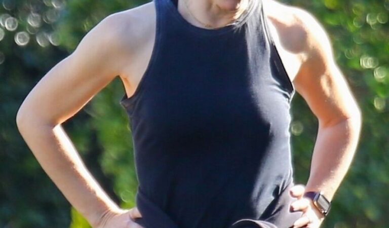 Jennifer Garner Out On Morning Walk Pacific Palisades (10 photos)
