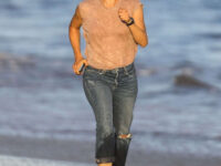 Jennifer Garner Out Walking Beach Malbiu