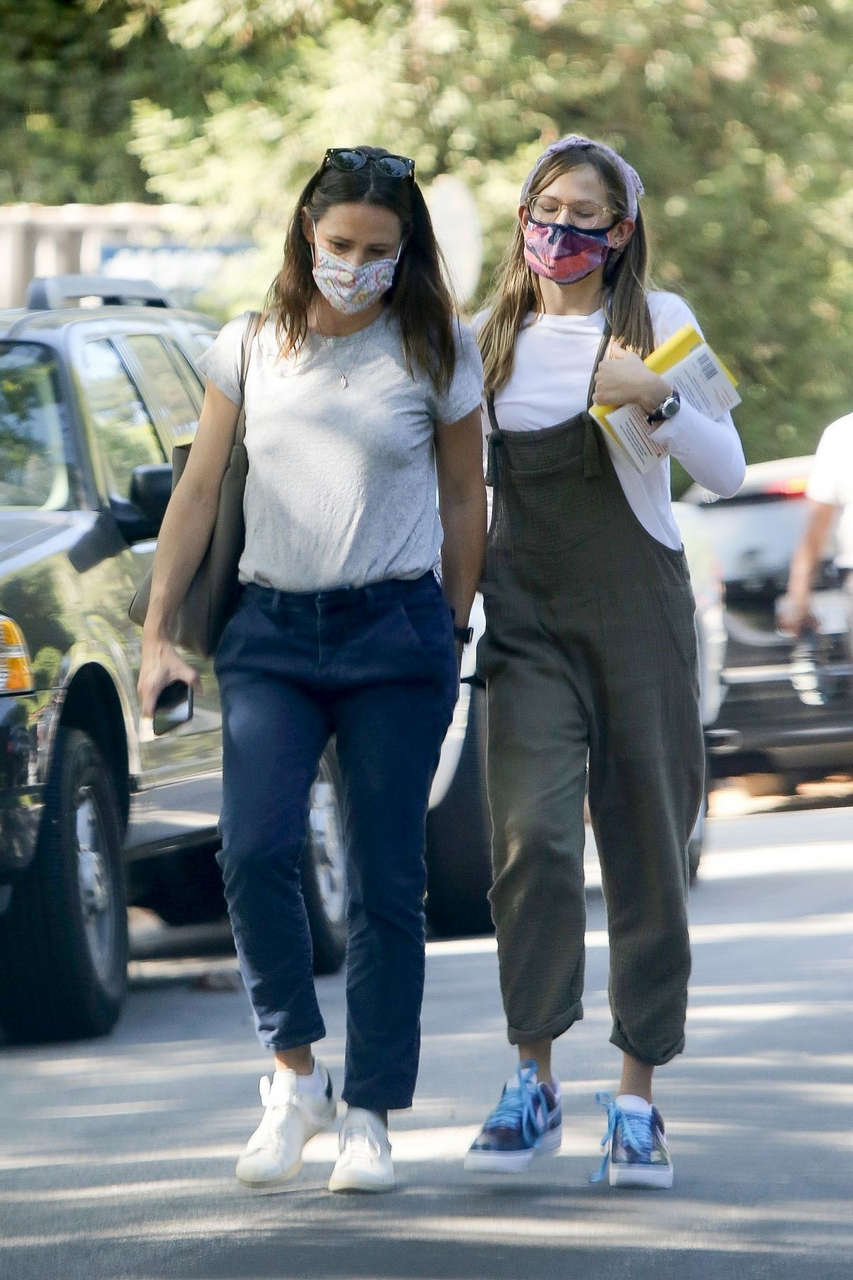 Jennifer Garner Out With Her Daughter Los Angeles