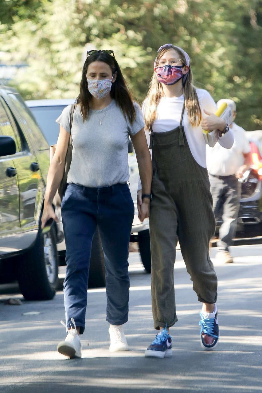 Jennifer Garner Out With Her Daughter Los Angeles