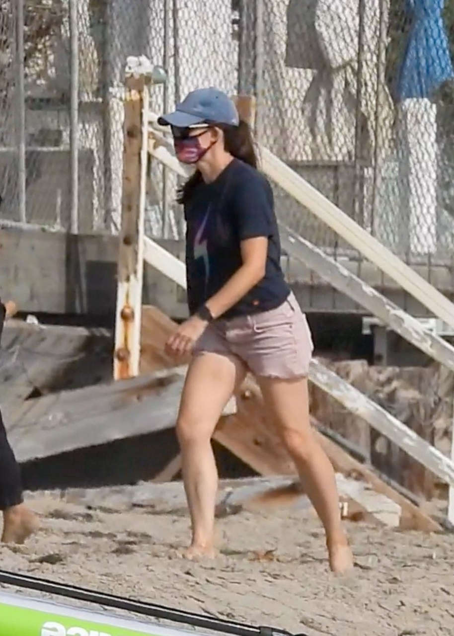 Jennifer Garner Shorts Out Beach Malibu