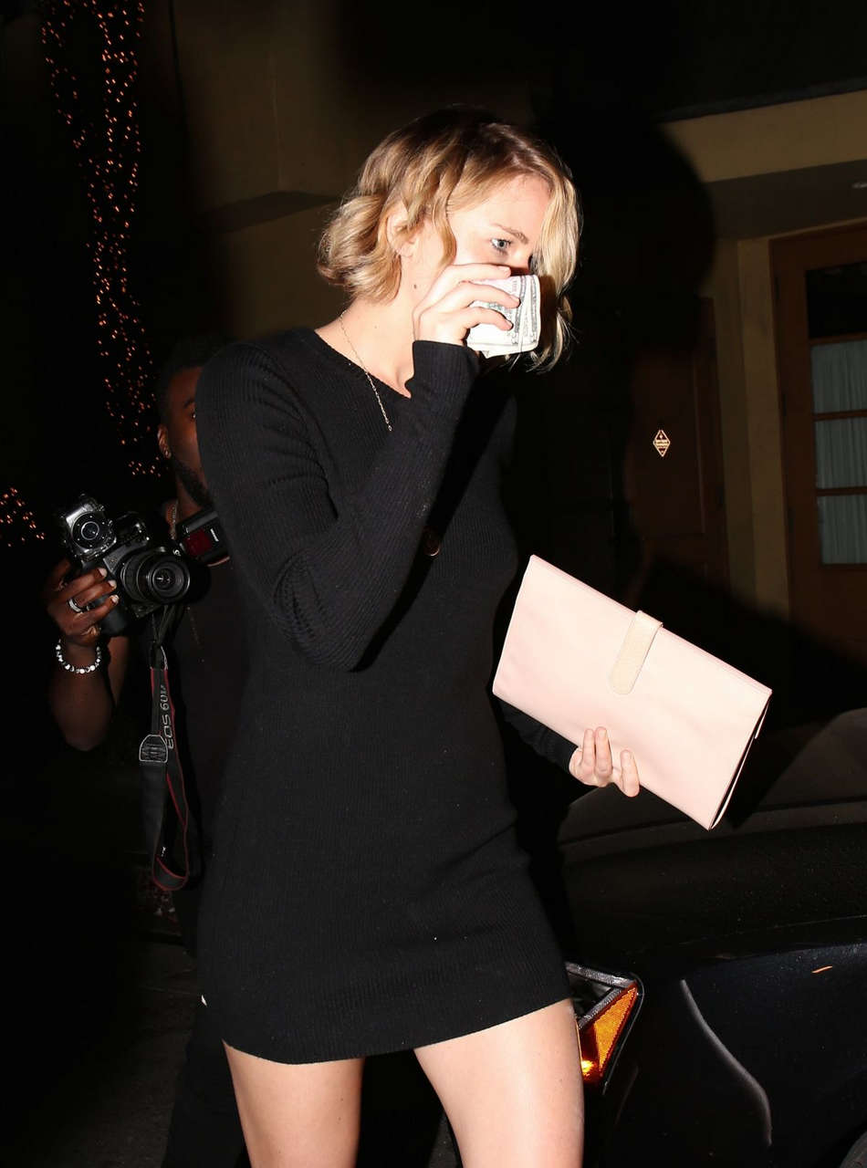 Jennifer Lawrence Leaves Ago Restaurant Los Angeles