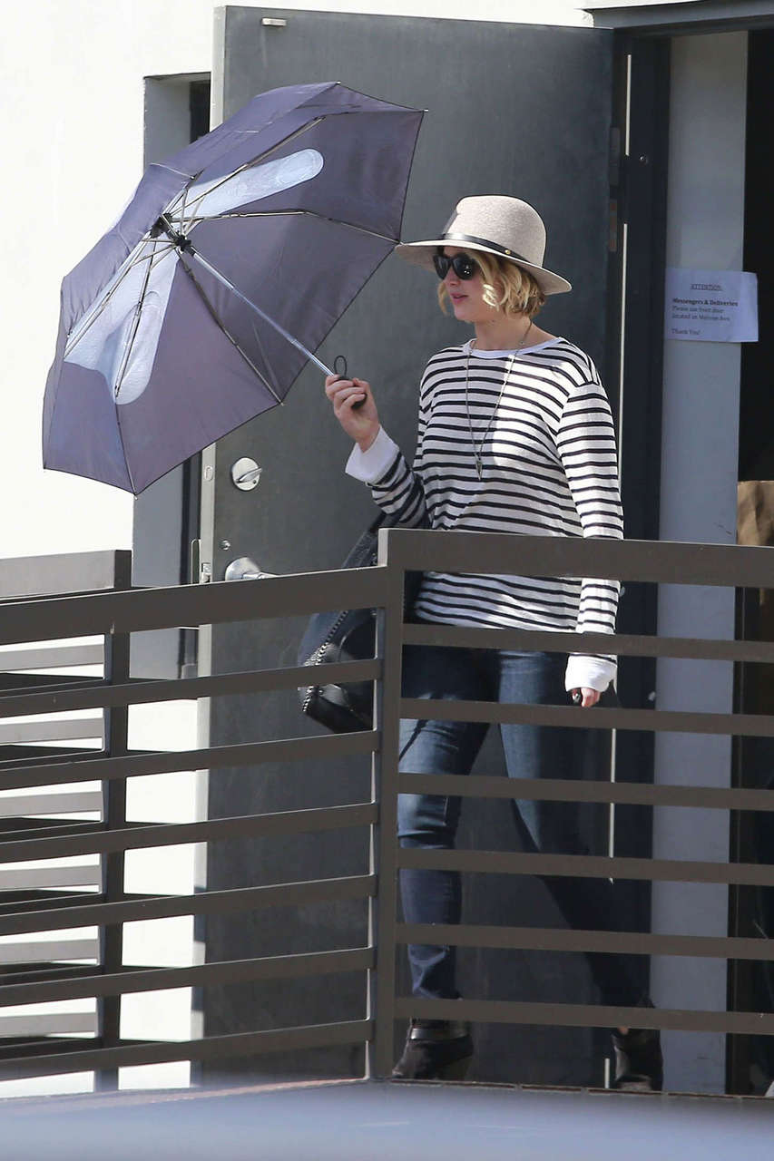 Jennifer Lawrence Leaves An Office Los Angeles