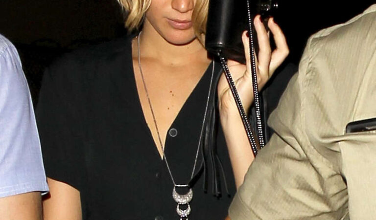 Jennifer Lawrence Leaves Coldplay Concert Los Angeles (12 photos)