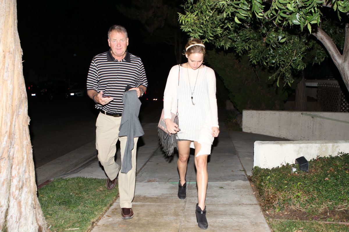 Jennifer Lawrence Out About Los Angeles
