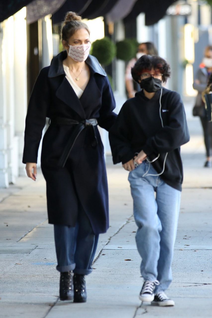 Jennifer Lopez And Ben Affleck Out Shopping With Her Daughter Emma American Rag Los Angeles