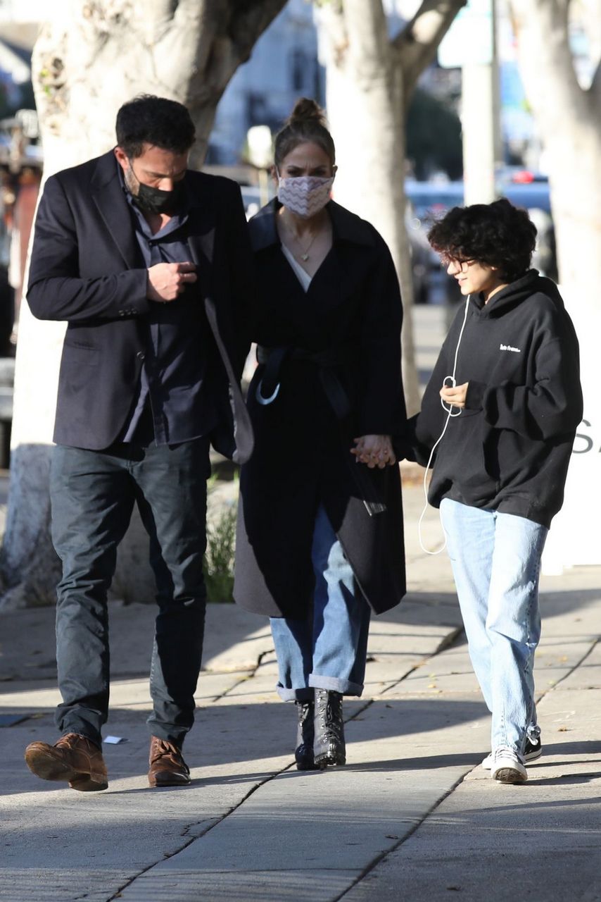 Jennifer Lopez And Ben Affleck Out Shopping With Her Daughter Emma American Rag Los Angeles