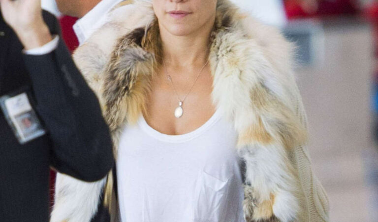 Jennifer Lopez Arrives Jfk Airport New York (14 photos)