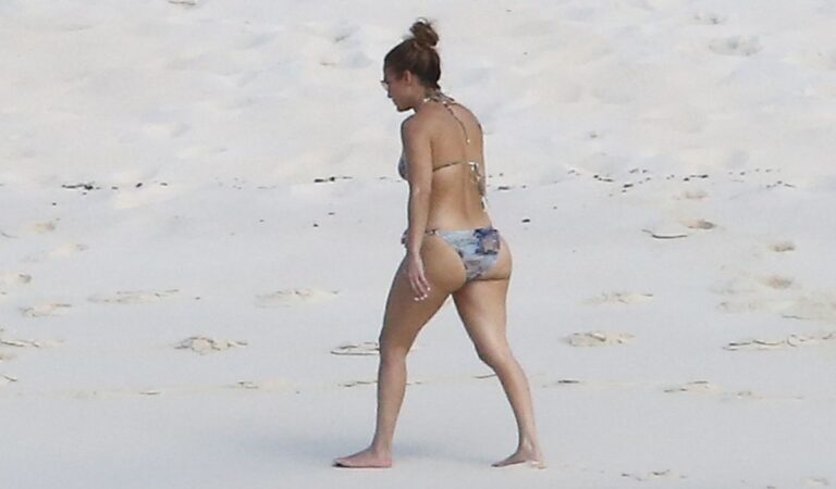 Jennifer Lopez Bikini The Beach Turk Caicos (7 photos)