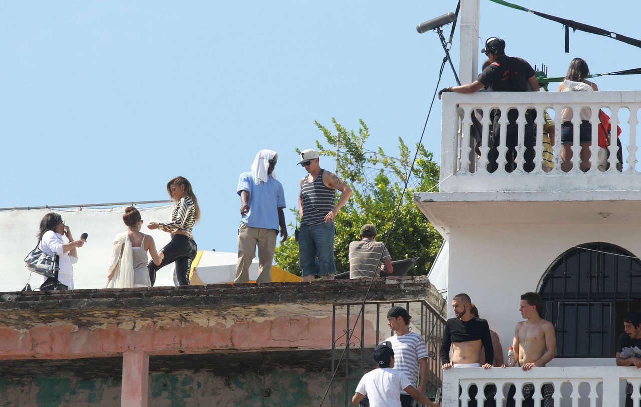 Jennifer Lopez Follow Leader Set Acapulco