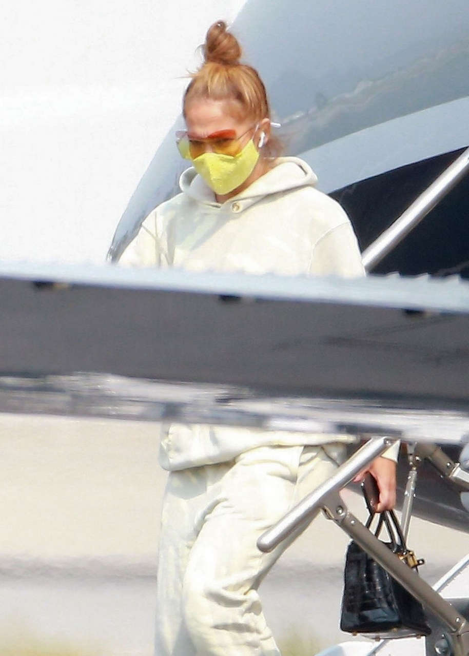 Jennifer Lopez Leaves Her Private Jet Los Angeles