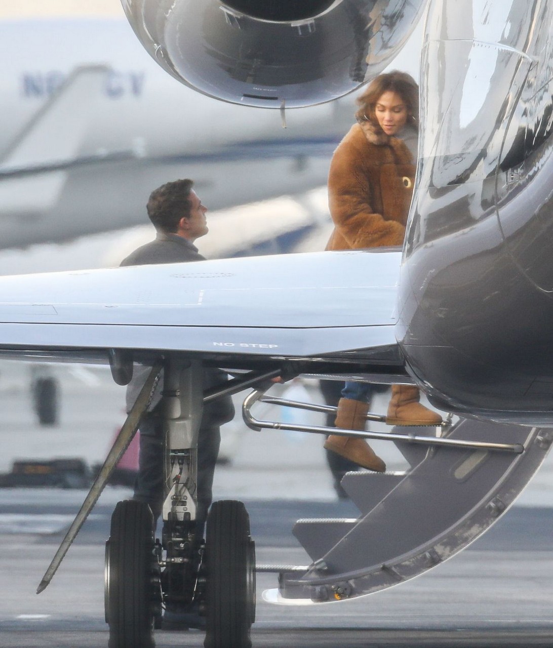 Jennifer Lopez Leaves Private Jet Miami