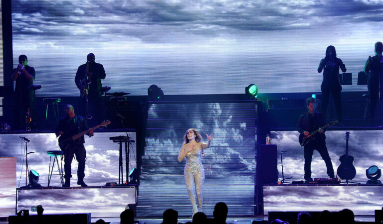 Jennifer Lopez Mohegan Sun Casino (15 photos)