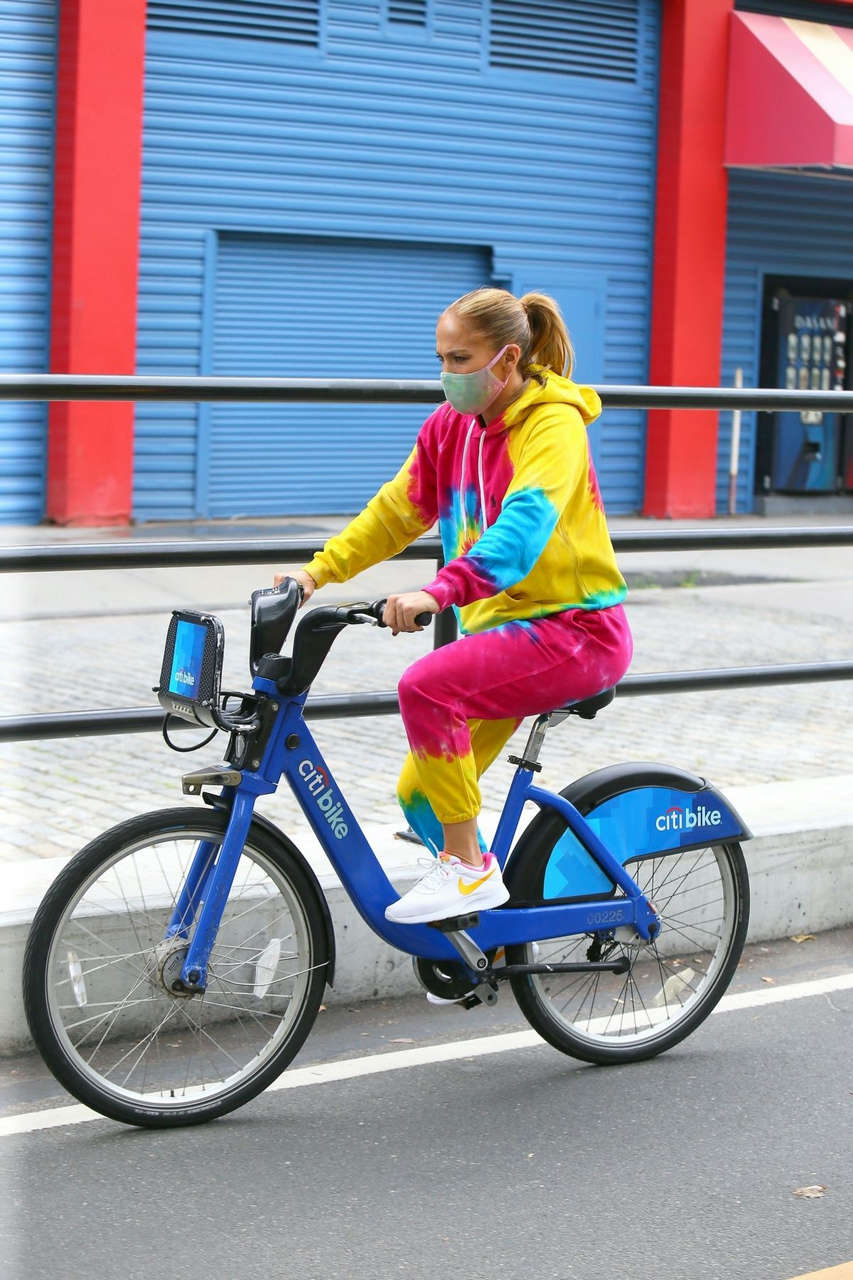 Jennifer Lopez Oot For Bike Ride New York