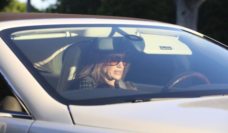 Jennifer Lopez Out Driving Her Bentley Los Angeles (7 photos)