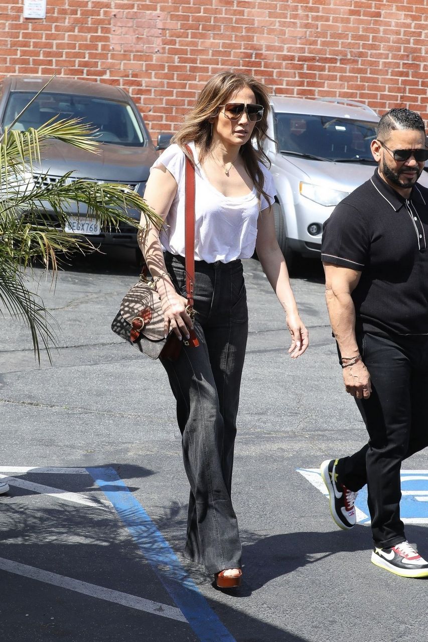 Jennifer Lopez Out For Brunch Los Angeles