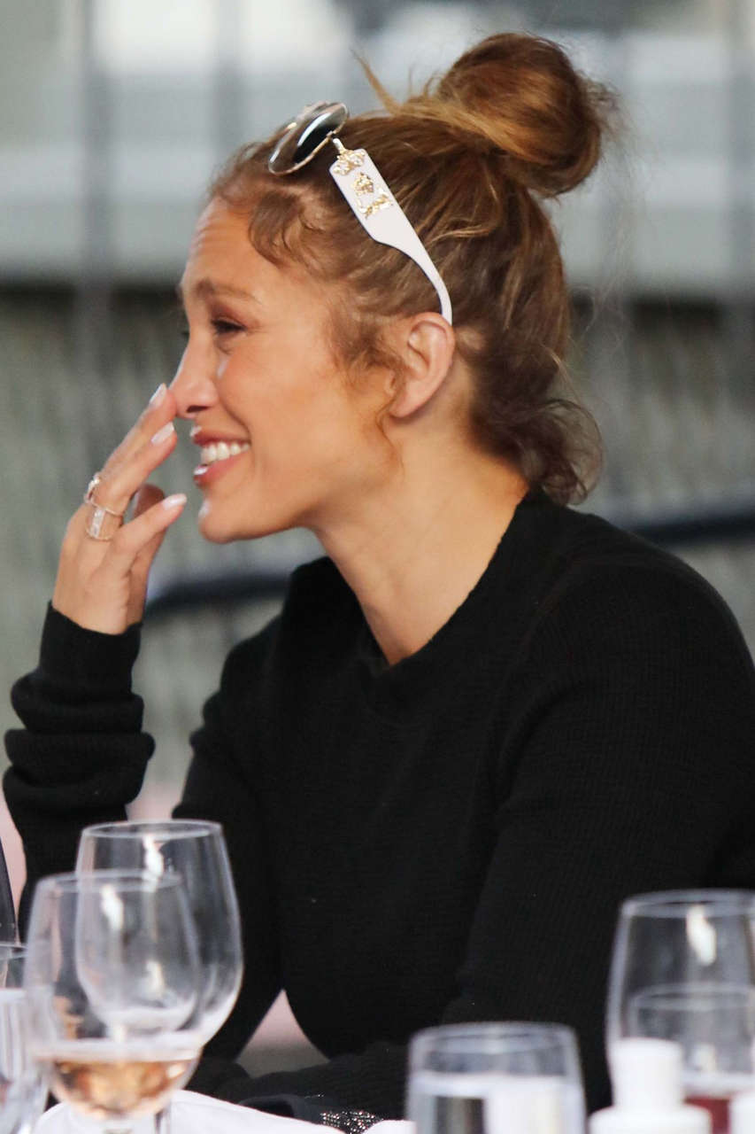 Jennifer Lopez Out For Diner With Friends New York