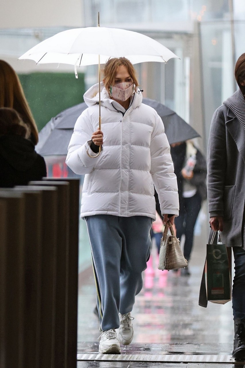 Jennifer Lopez Out For Last Minute Christmas Shopping Westfield Mall