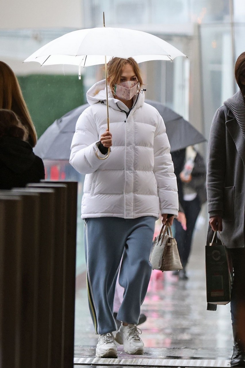 Jennifer Lopez Out For Last Minute Christmas Shopping Westfield Mall