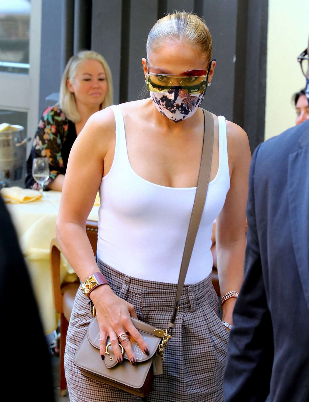 Jennifer Lopez Out For Lunch With Her Sister New York