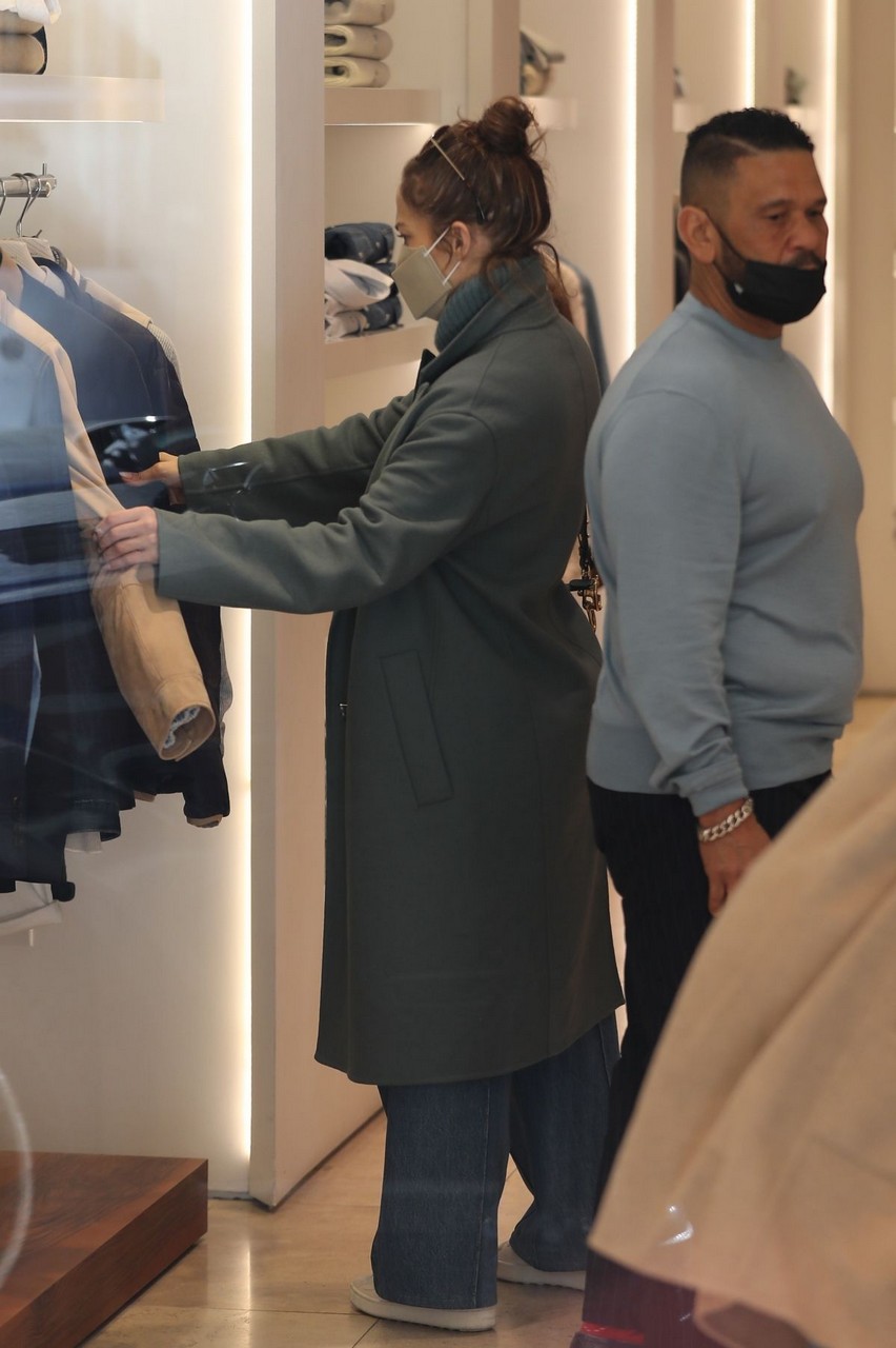 Jennifer Lopez Out Holiday Shopping Rodeo Drive Beverly Hills
