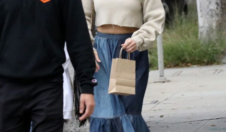 Jennifer Lopez Out Shopping The Grove Los Angeles (7 photos)