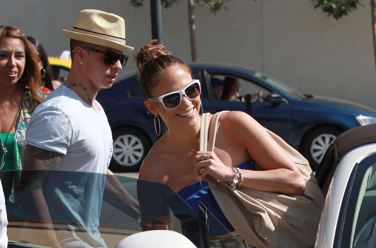 Jennifer Lopez Shopping Grove Los Angeles