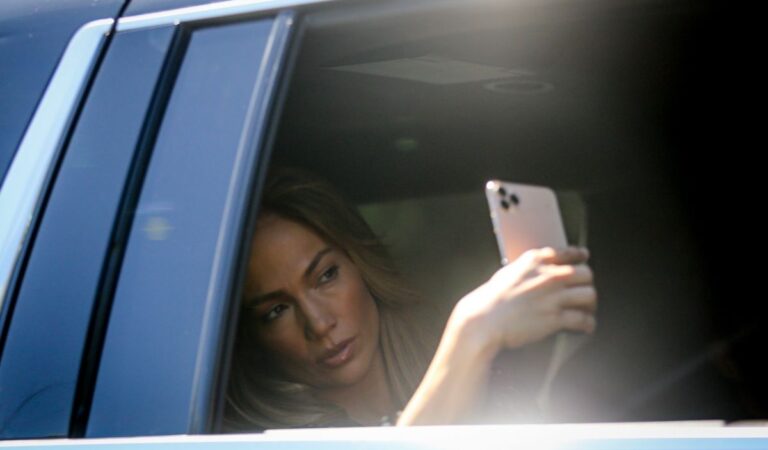 Jennifer Lopez Takes Selfies Before Heading To Studio Los Angeles (7 photos)