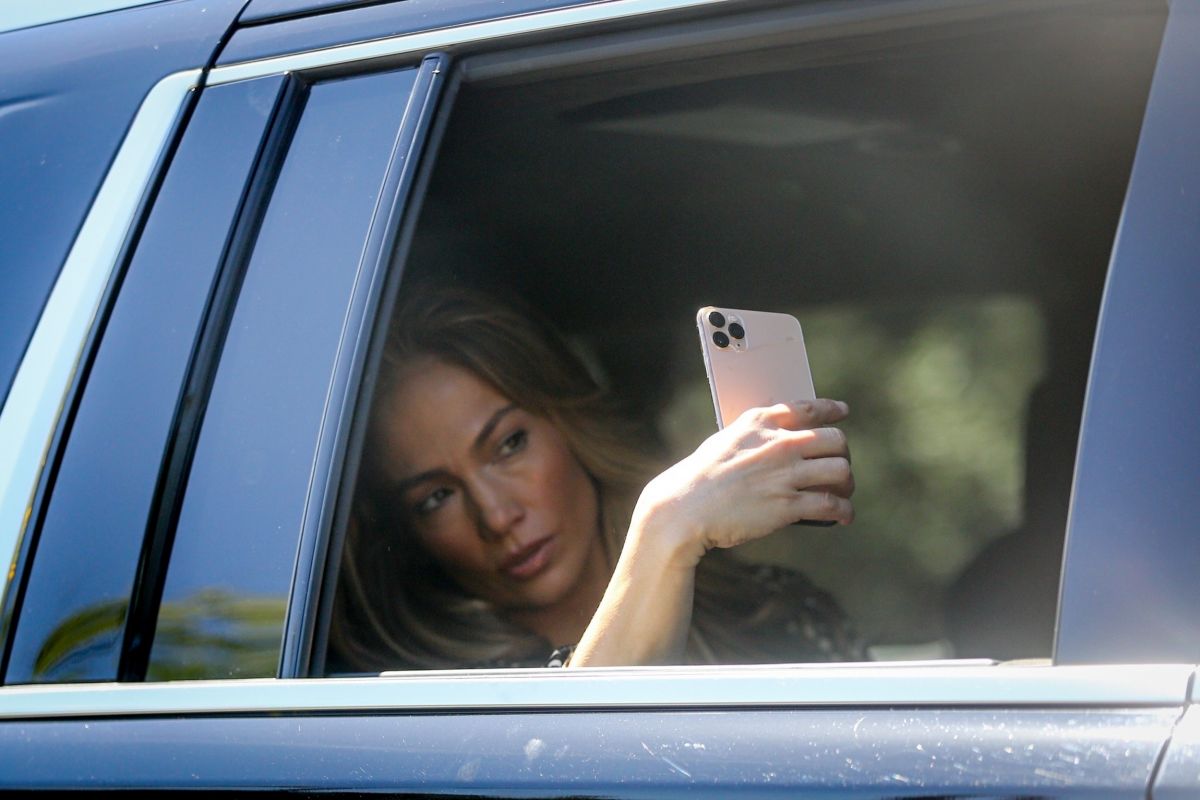 Jennifer Lopez Takes Selfies Before Heading To Studio Los Angeles